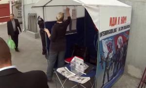 Обурені москвичі прогнали жінку, яка агітувала вступати в «ДНР» (відео)