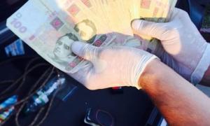 У Херсонській області СБУ затримала податківця-хабарника