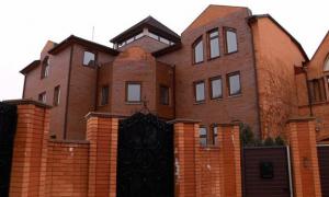 У Києві виставили на продаж особняк Януковича 