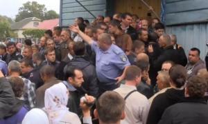 На Тернопільщині під час бійки за церкву постраждало 15 вірян