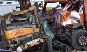 В Одесі в аварію потрапив сміттєвоз, є загиблі