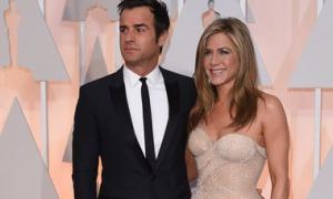 Дженніфер Еністон удочерить дівчинку