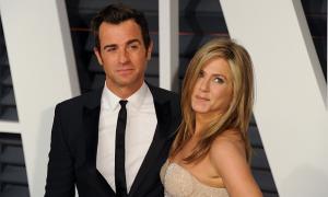 Дженніфер Еністон удочерила сироту 