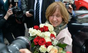 Світлана Алексієвич відповіла Лукашенкові на критику Нобелівських лауреатів, які засуджують дії влади 