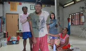 Помер найвищий у світі чоловік