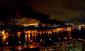 У російському Петербурзі дві сотні пожежників гасять склад гумових виробів