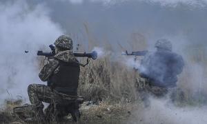 Терористи продовжують обстрілювати українські війська у зоні АТО