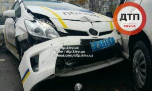 У Києві в аварію потрапив поліцейський автомобіль