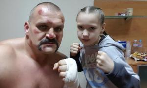 8-річна дівчинка побила Вірастюка