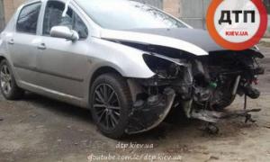 Неподалік Києва після ДТП водій утік, покинувши поранену пасажирку