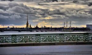 У Петербурзі (РФ) вагітна жінка здійснила самогубство, стрибнувши з мосту