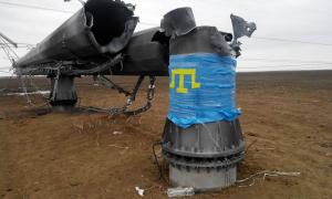 Близько 12 російських танків стоять на межі Криму і материкової частини України