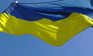 У річницю Майдану на багатоповерхівці в Москві вивісили прапор України