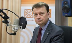 Очільник МВС Польщі вважає, що рішення про прийом 7 тис. біженців було помилковим