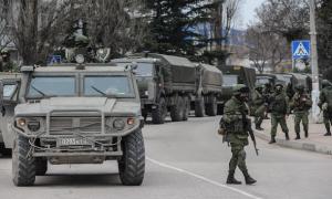 Росія перекидає своїх військових до кордону між Україною та Кримом 