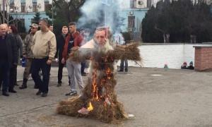 У Криму спалили опудало Президента Туреччини 