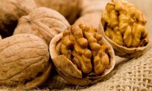  Волоські горіхи знижують рівень загального і «поганого» холестерину в організмі