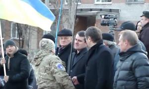Мер Слов’янська відмовився брати в руки Прапор України