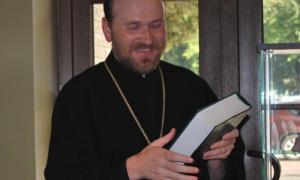 Священик консультує лучан через Facebook