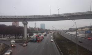 Російські далекобійники частково перекрили московську кільцеву дорогу