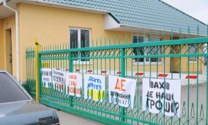 Невдоволені робітники блокують нафтобазу у Луцьку