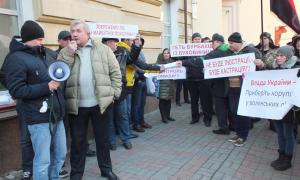 Волиняни у Києві протестують проти призначення Олександра Кватирка керівником лісової галузі області
