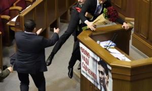 Посол Британії в Україні сподівається, що «квіти та обійми» не зашкодять «прогресові у Верховній Раді»