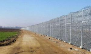 Латвія продовжує зводити паркан на кордоні з Росією