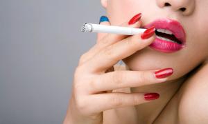 Паління веде до безпліддя і ранньої менопаузи у жінок