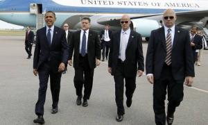 У співробітника охорони Президента США вкрали пістолет і значок