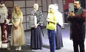 Віра Брежнєва та Стівен Сігал поздоровили дітей з Новим роком