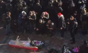 У Верховну Раду намагалися пронести труну з трупом