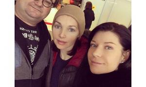 Літак з російськими «зірками» затримали в аеропорту