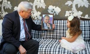 Путін подарував п’ятирічній дівчинці свою фотографію