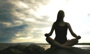 Медитація допомагає зберегти обсяг сірої речовини мозку