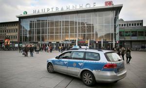 У новорічну ніч в німецькому Кельні мігранти напали на 90 жінок