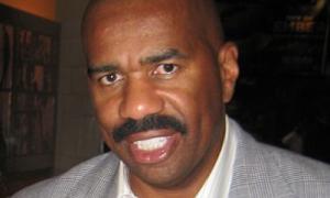 Ведучому «Міс Всесвіт», який помилився при нагородженні, погрожують вбивством