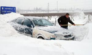 Впродовж доби рятувальники вивільнили із снігових заметів 330 транспортних засобів