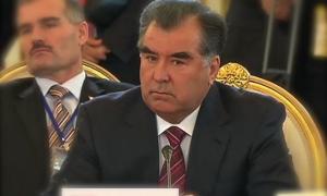 Парламент Таджикистану дозволив Президентові Рахмону обиратися довічно 
