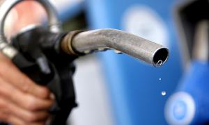 В ОАЕ через падіння цін на нафту бензин став дешевшим за воду