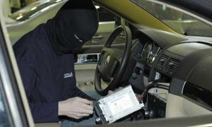 Росіянин заснув у автомобілі, який намагався викрасти