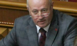 Чумак закликав депутатів у Раді припинити ганебну практику голосувати за себе і за того хлопця