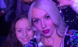 Оля Полякова вразила селфі з дочкою
