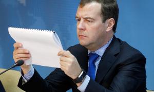 Медведєв назвав «неподобством» дії з блокування російських фур в Україні