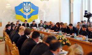 Міграційні служби попередили: 
за штучне створення черг - звільнятимуть