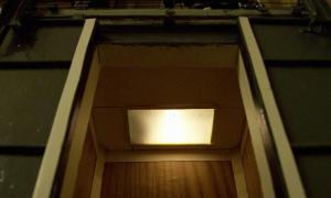 Зустріч із ріелтором закінчилася для росіянки падінням у шахту ліфта