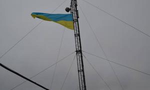 Над Рожищем замайорів найбільший на Волині прапор