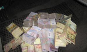 Українець приховав в автівці близько 850 тисяч гривень