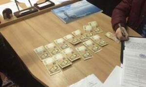 СБУ затримала на хабарі посадовця Служби у справах дітей