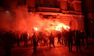 "Азов" прийшов з вогнем до будівлі СБУ: влаштували ніч протесту